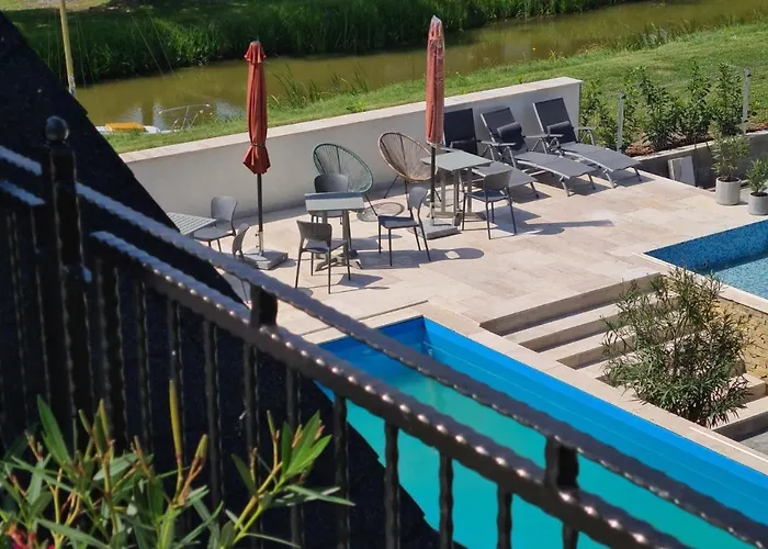 Πανσιόν Mihelyuenk 3*