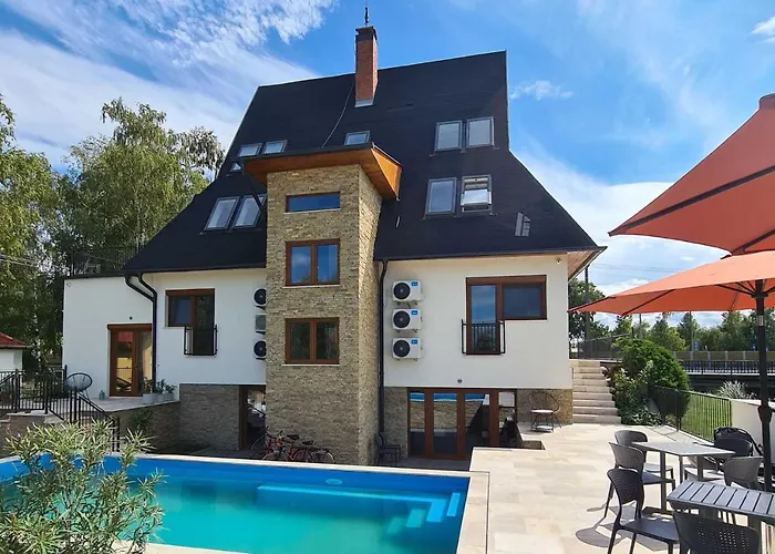 Mihelyuenk Πανσιόν